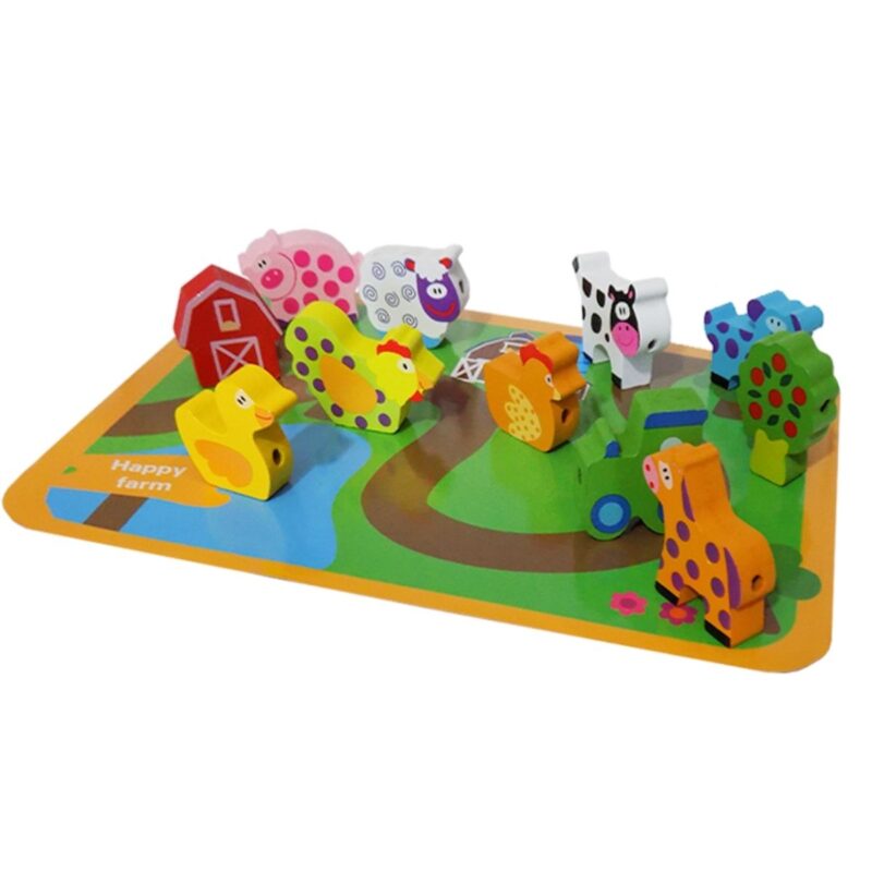 Granja con animales de madera
