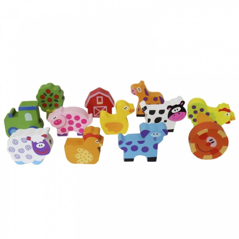 Granja con animales de madera