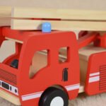 Camión De Bomberos De Madera Con Figura Didáctico Montessori Bombero Rojo - Imagen 5