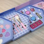 Kit De Maquillaje Y Joyeria Infantil Para Niñas 4 En 1 - Imagen 6