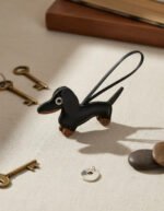 Llavero Eco Cuero Perro Dachshund Salchicha Charm Negro - Imagen 4