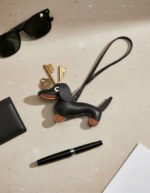 Llavero Eco Cuero Perro Dachshund Salchicha Charm Negro - Imagen 2